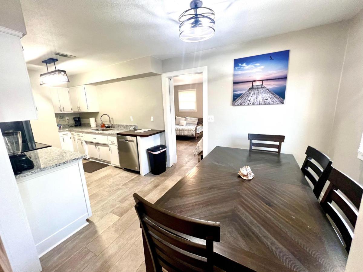 4/2 Home Close To Beach, Centrally Located! Gulfport Exterior foto